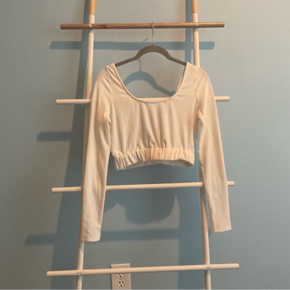 Cute white long sleeved crop top size S